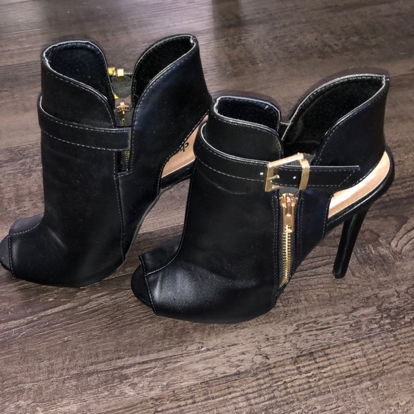 Black Charlotte Ruse Heels - Picture 2 of 4